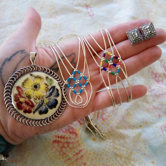 ❤ Sterling Silver + Porcelain Hand Painted Coquette Antique Brooch! - Picture 7 of 9